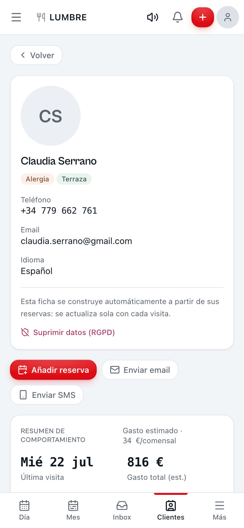 Ficha de cliente en el CRM de Qomanda